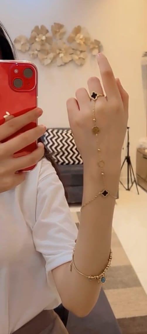 Clover HandChain