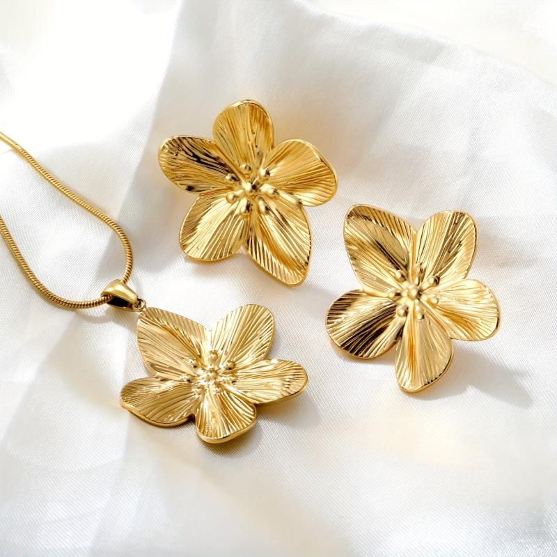 Golden Blossom Set (Earrings&Pendant)