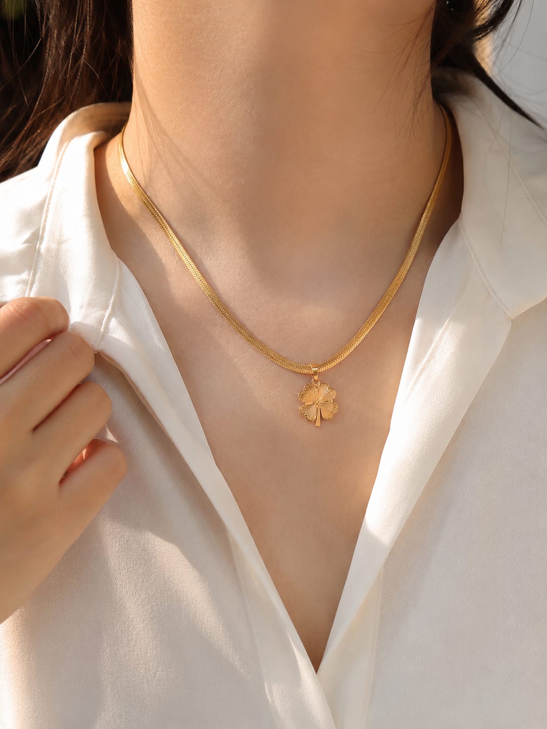 Clover charm necklace